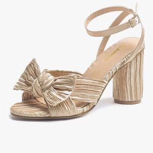 Elegant Tan Heeled Sandals with Bow Detail